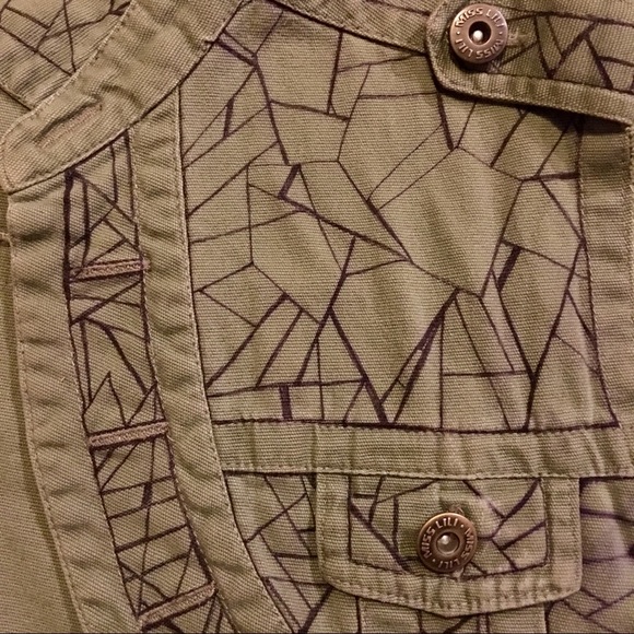 RARE one of a kind hand painted cropped olive vest - Picture 3 of 5